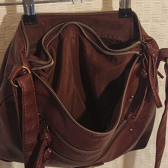 Burgundy Crossbody Bag Gold Logo Adjustable Strap Great For Travel Many Pockets - Picture 4 of 8